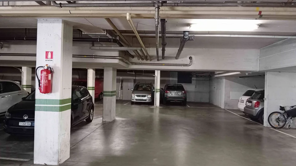 Affittasi posto auto in autorimessa a Via Beltramina, 6900 Lugano