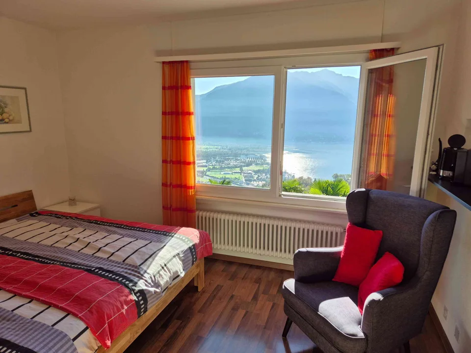 2-Zimmer Ferienwohnung mit toller Sicht auf Lago Maggiore & Schwimmbad