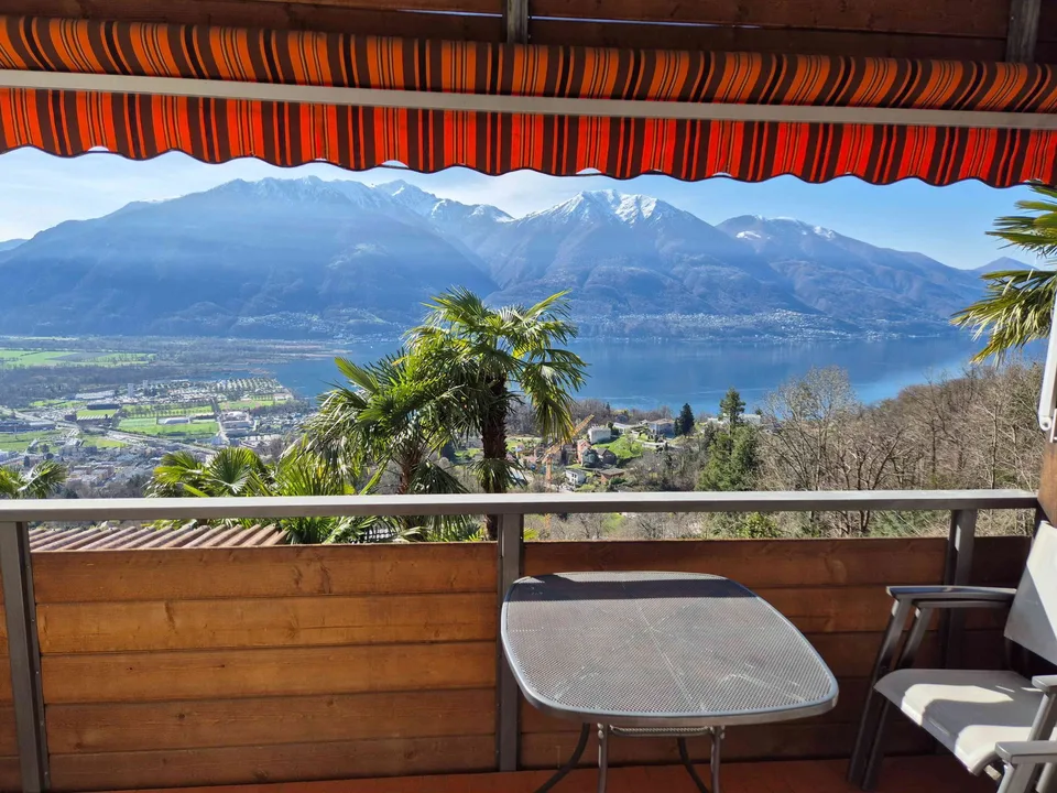 2-Zimmer Ferienwohnung mit toller Sicht auf Lago Maggiore & Schwimmbad