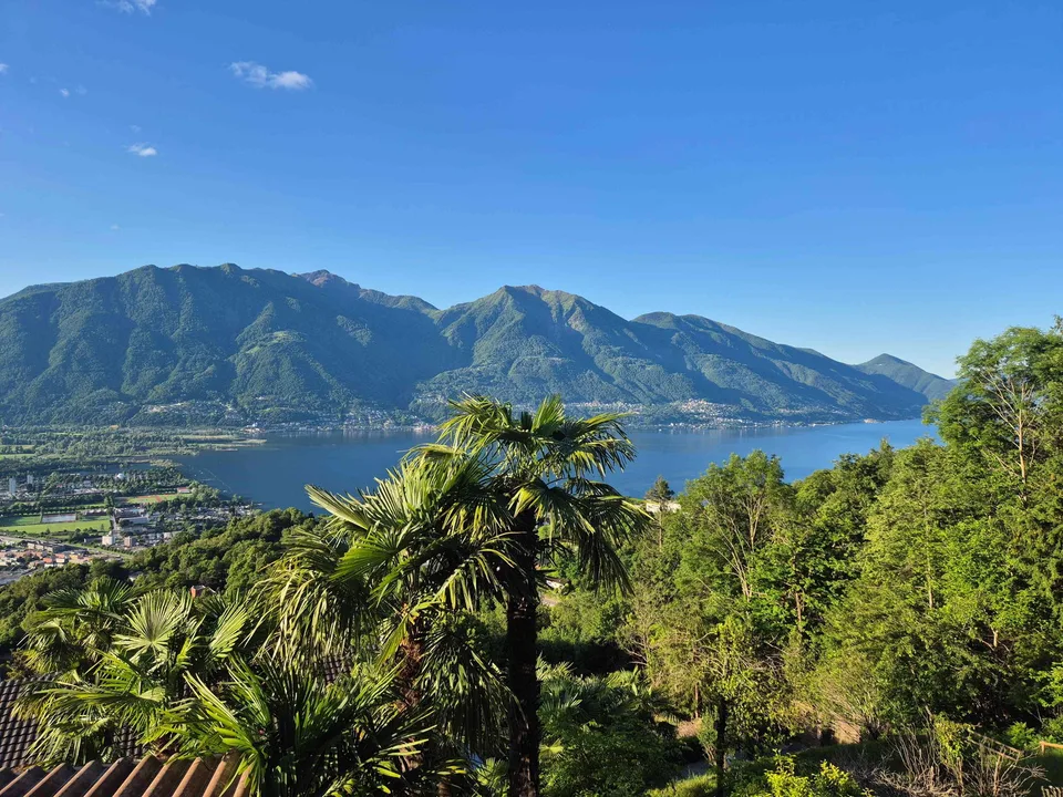 2-Zimmer Ferienwohnung mit toller Sicht auf Lago Maggiore & Schwimmbad
