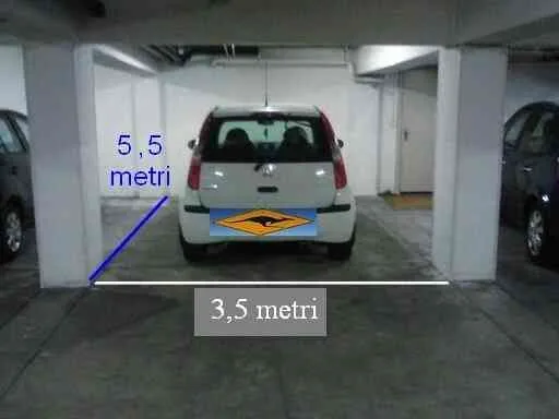 AFFITTASI POSTO AUTO IN GARAGE - METRI QUADRATI 20 DELIMITATO