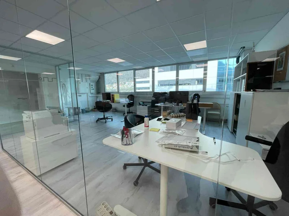 UFFICIO CON RECEPTION VICINO AL FOXTOWN E ALL'USCITA AUTOSTRADALE