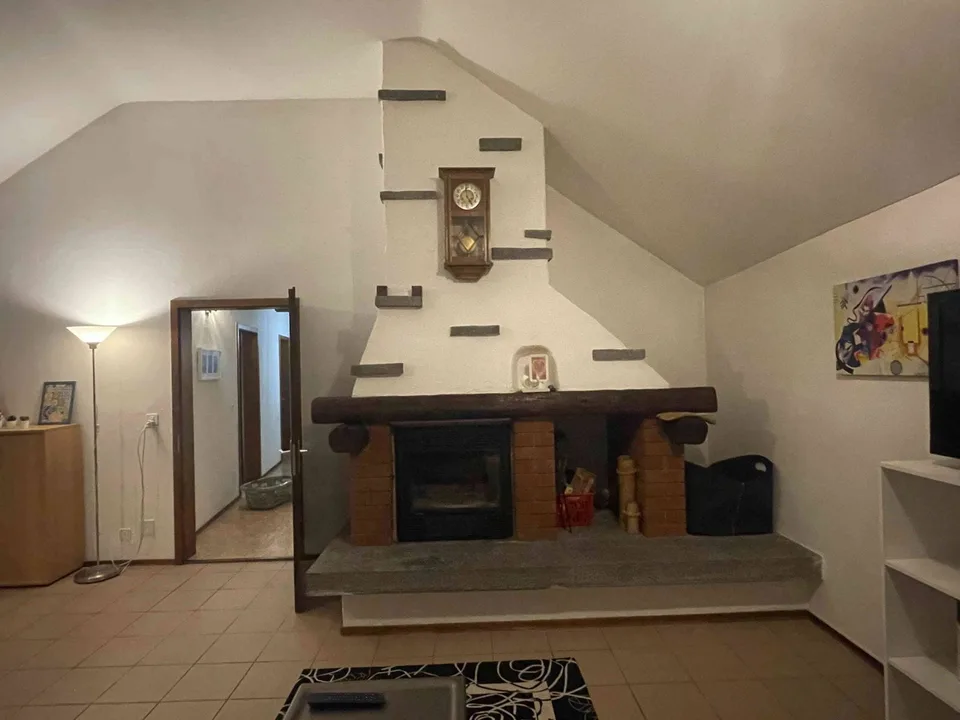Mansarda 3.5 locali/Zimmer S. Vittore - Disponibile/Verfügbar