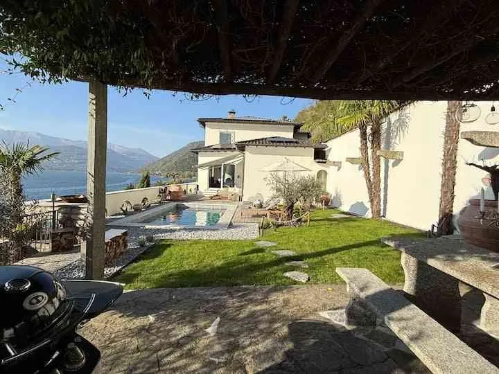 5.5 Room Villa, private Pool, 220m2, Lakeview