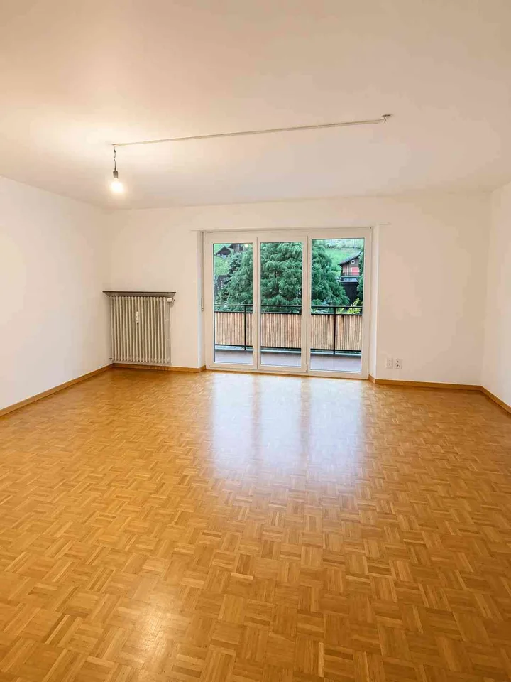 Ampio appartamento di 4.5 locali con terrazzo e posto auto coperto