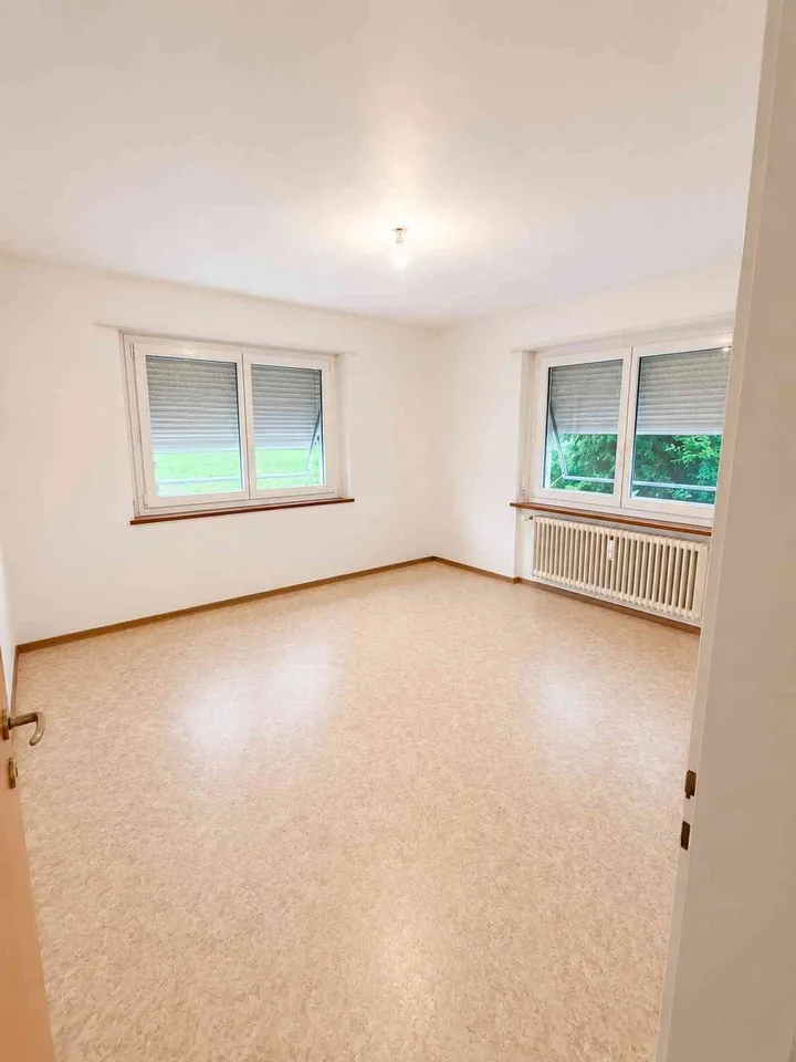 Ampio appartamento di 4.5 locali con terrazzo e posto auto coperto