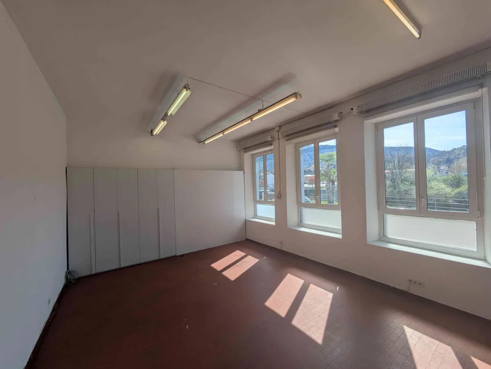 Spazio Commerciale / Ufficio / Magazzino a Ponte Tresa