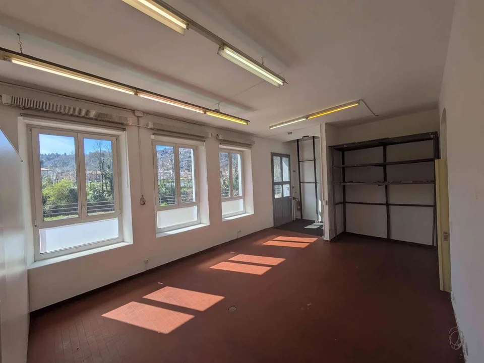 Spazio Commerciale / Ufficio / Magazzino a Ponte Tresa