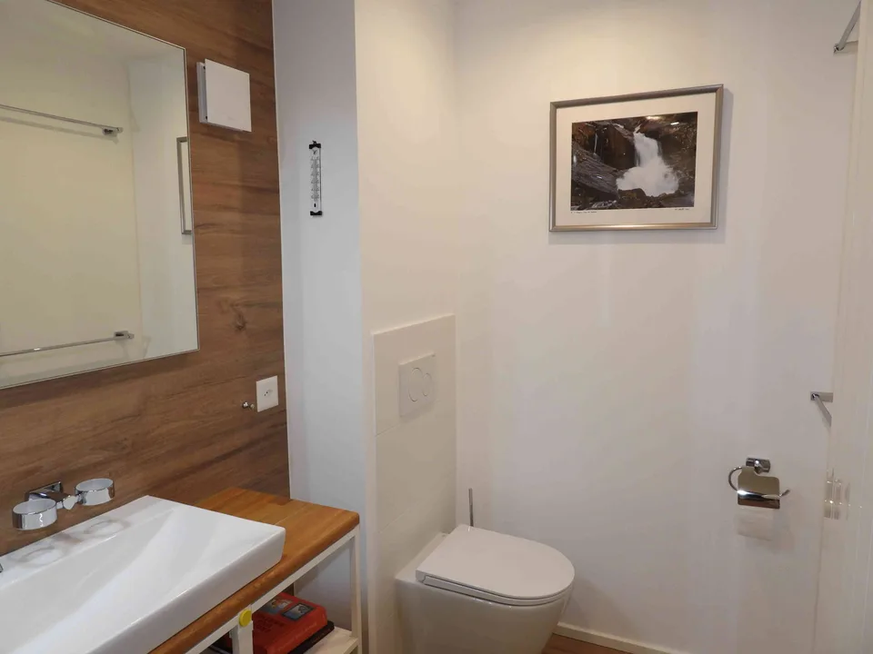 Möbliertes Studio in Carì (TI) – grosse Terrasse, Tiefgaragenplatz