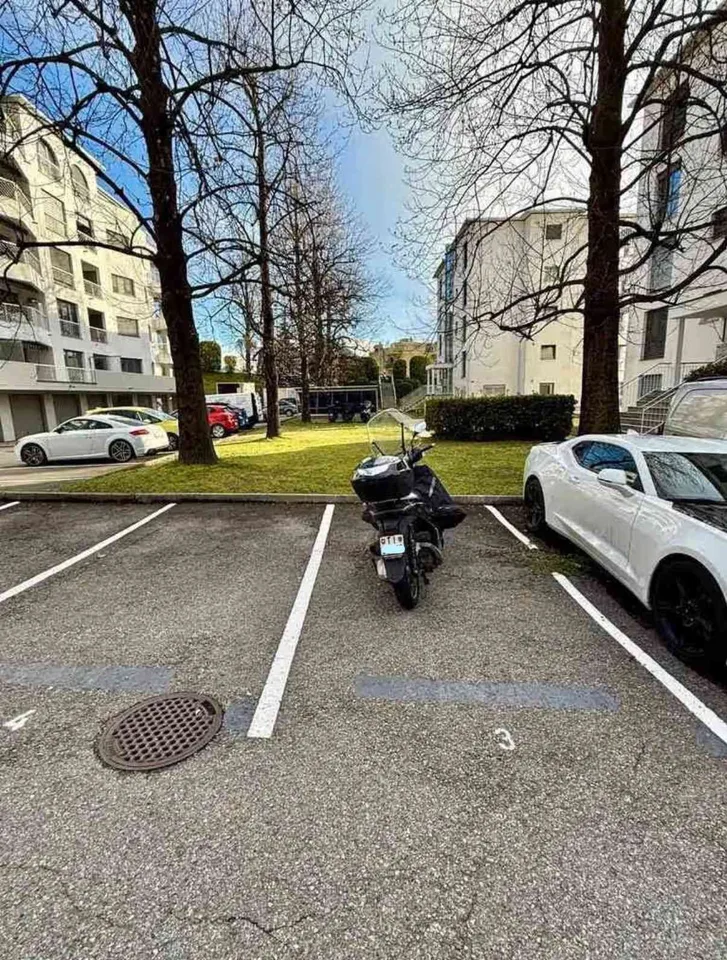 AFFITTANSI da subito 2 PARCHEGGI AUTO ESTERNI