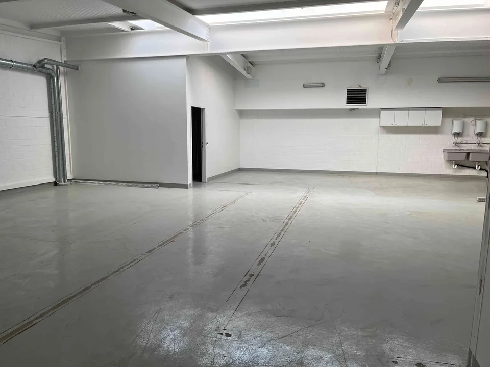 Affittasi superficie industriale/commerciale/artigianale/magazzino