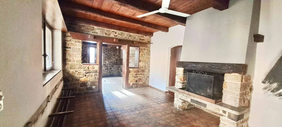 Spazio commerciale in affascinante edificio storico a Vico Morcote