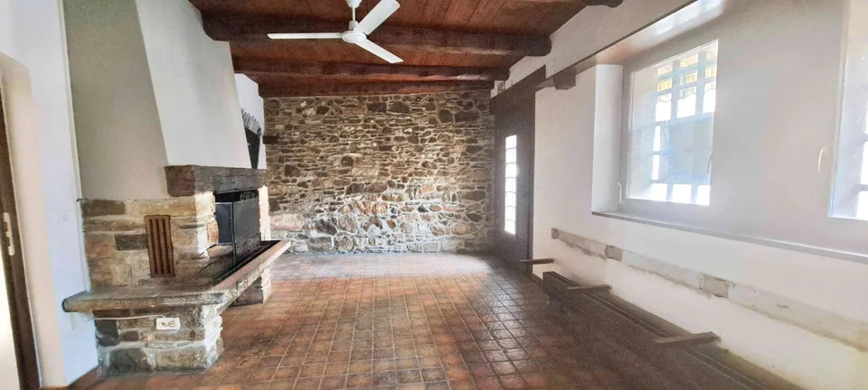Spazio commerciale in affascinante edificio storico a Vico Morcote