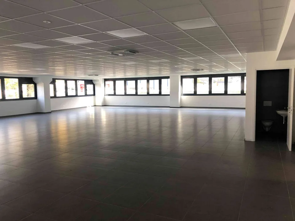 Affittasi moderno spazio commerciale di 232 m² a Giubiasco