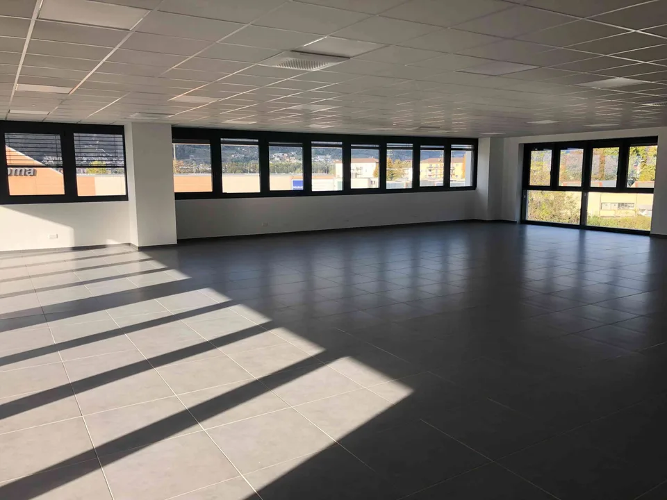 Affittasi moderno spazio commerciale di 232 m² a Giubiasco