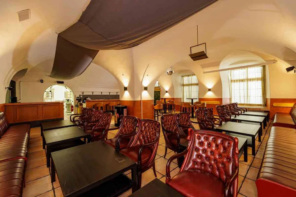 Bar, Gastronomie in historischer Tuchfabrik