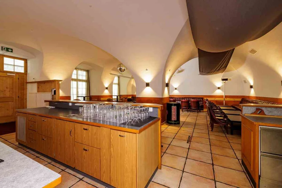 Bar, Gastronomie in historischer Tuchfabrik