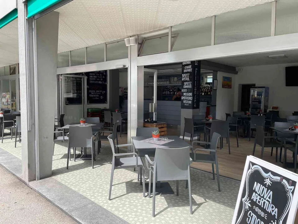 Affittasi moderno snack bar in centro Brissago con terrazza coperta