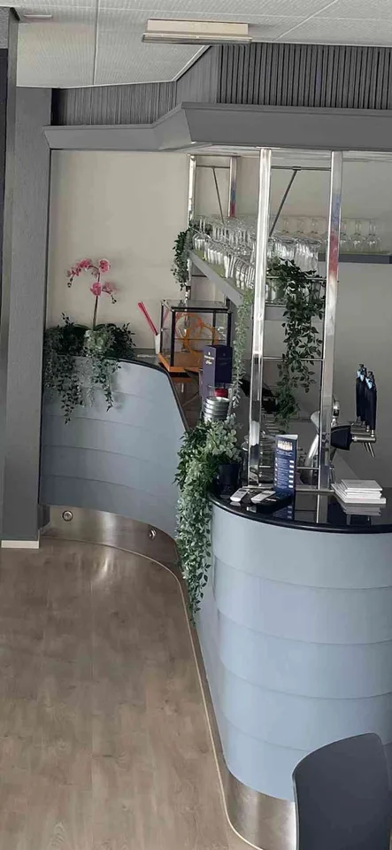 Affittasi moderno snack bar in centro Brissago con terrazza coperta