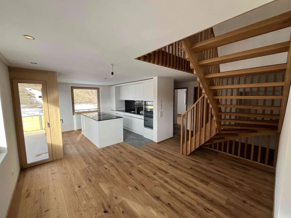 Neue, top-moderne 5,5 Zi-Maisonettewohnung
