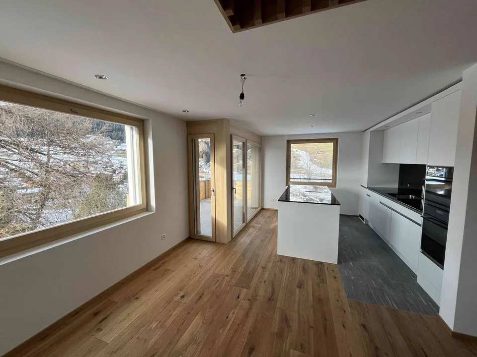 Neue, top-moderne 5,5 Zi-Maisonettewohnung