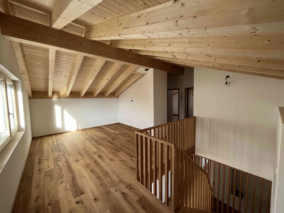 Neue, top-moderne 5,5 Zi-Maisonettewohnung