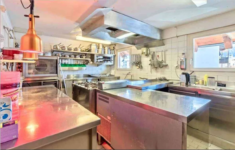 in 7031 Laax Dorf (beim See) : Restaurant mit viel Ambiente