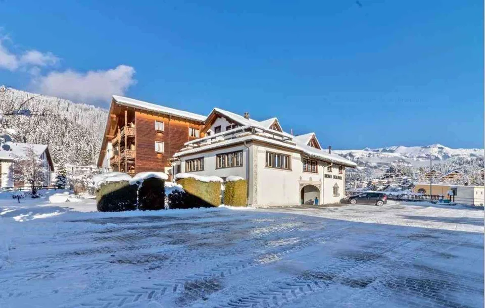 in 7031 Laax Dorf (beim See) : Restaurant mit viel Ambiente