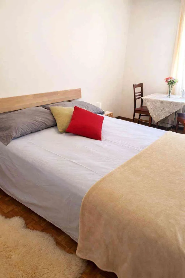Camere arredate con spazi comuni attrezzati