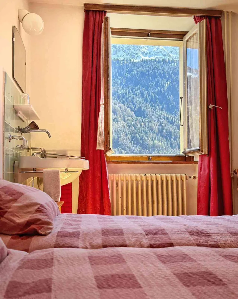 Camere arredate con spazi comuni attrezzati