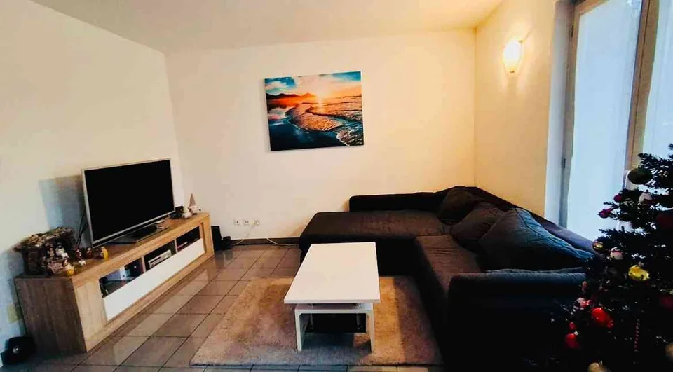 Gorduno, Cerchiamo subentrante Casa Schiera con giardino