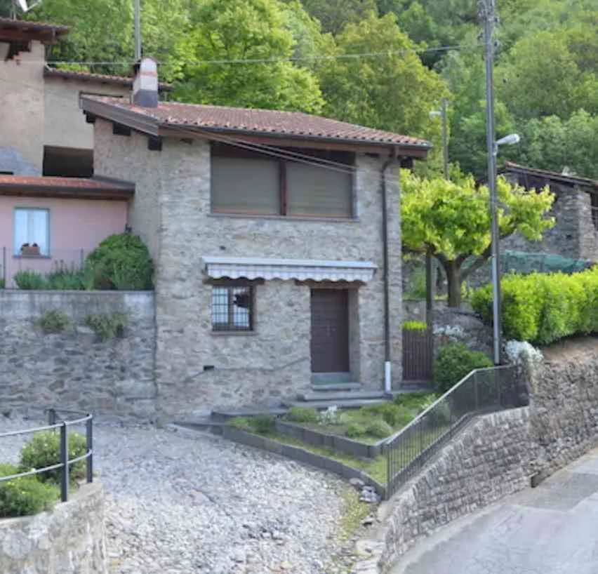 Mugena - Piccola casa con giardino