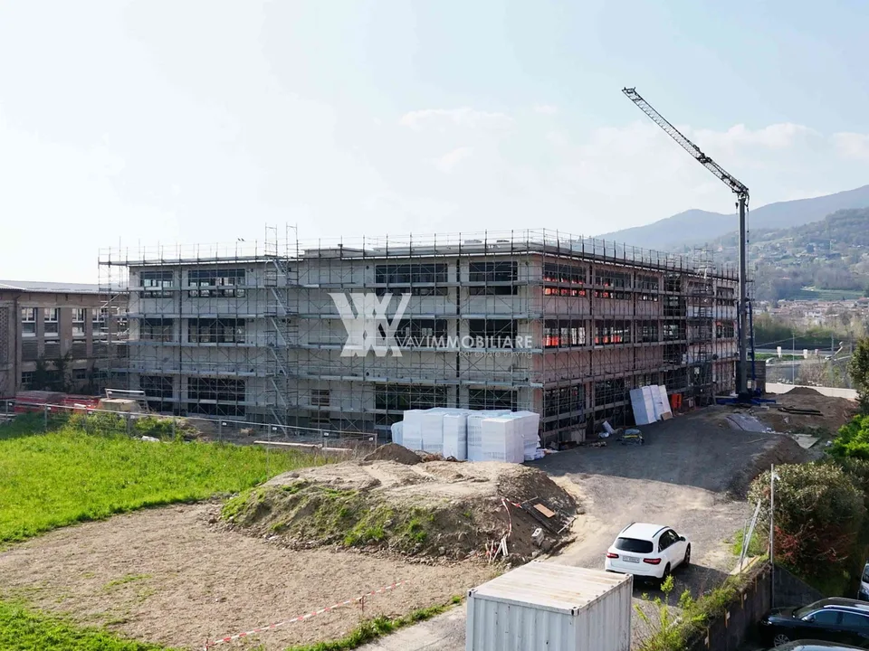 MENDRISIO: STABILE COMMERCIALE - ARTIGIANALE