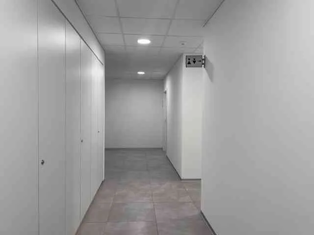 UFFICI DIVERSE METRATURE IN MODERNO STABILE