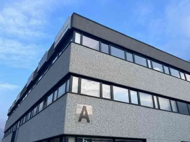 UFFICI DIVERSE METRATURE IN MODERNO STABILE