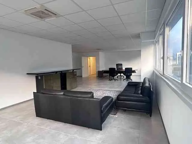 UFFICI DIVERSE METRATURE IN MODERNO STABILE