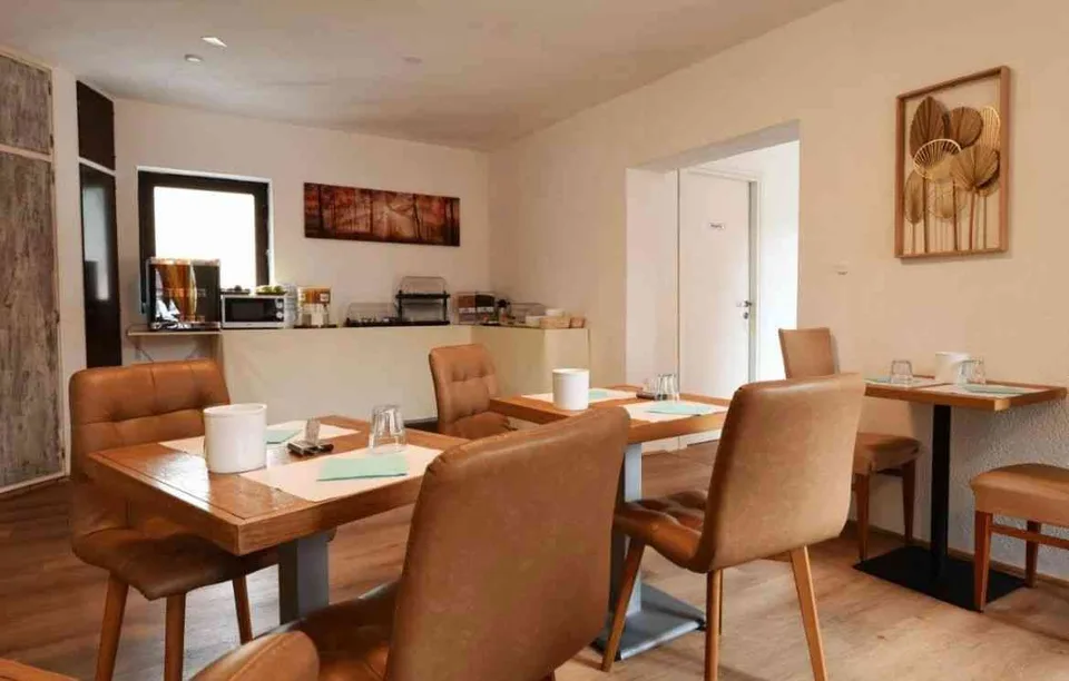 Cedo piccolo hotel con 8 stanze, 20 posti letto