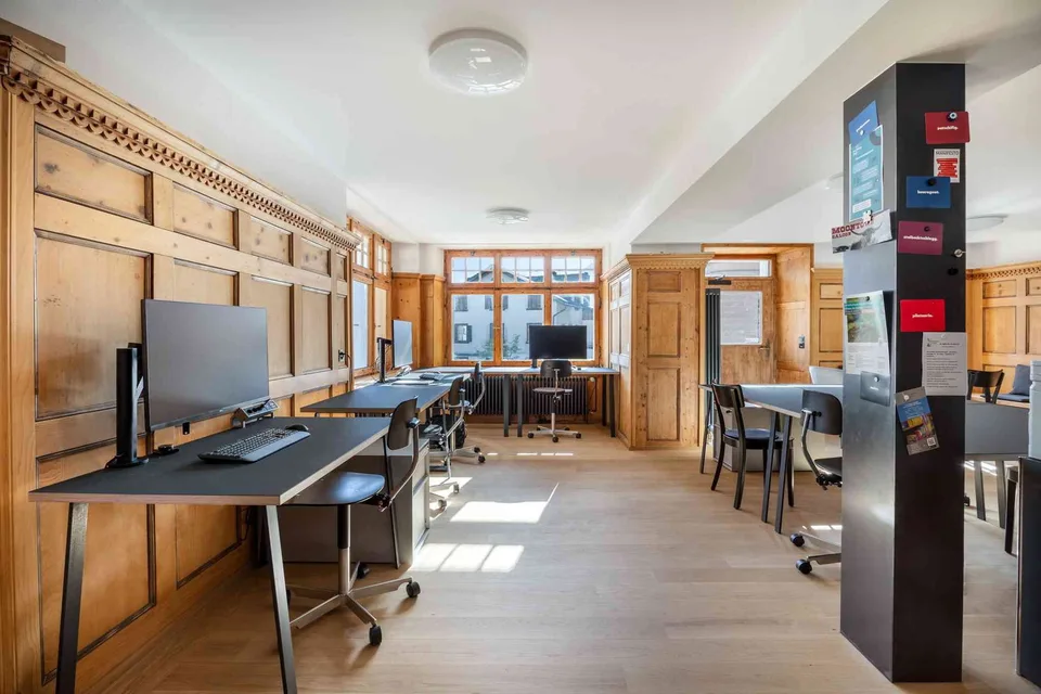 Büro - Arbeitsplatz in Gemeinschaftsbüro