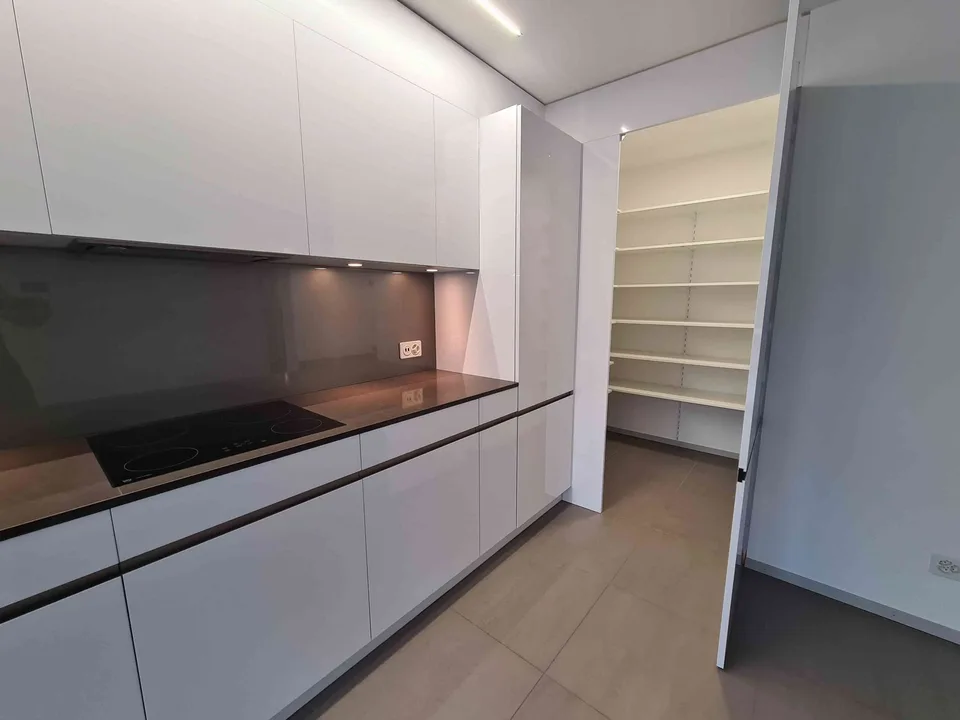 Moderne 3.5 Z ‘Attika Wohnung im Zentrum von Brig zu vermieten
