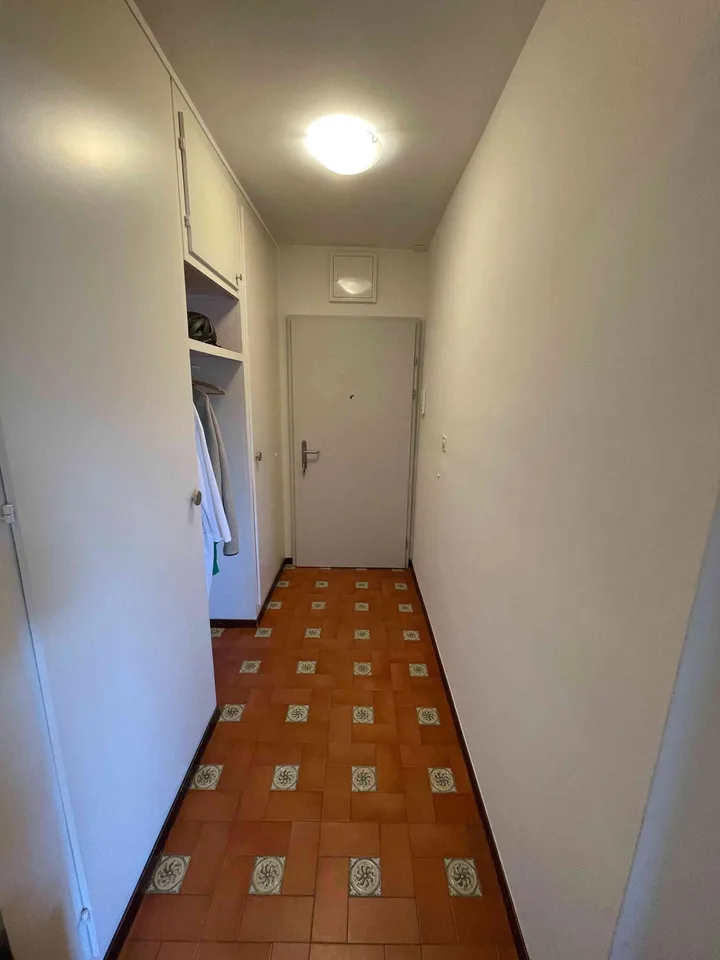 Helle 2.5 Zimmer Wohnung mit grossem Balkon und schöner Aussicht.