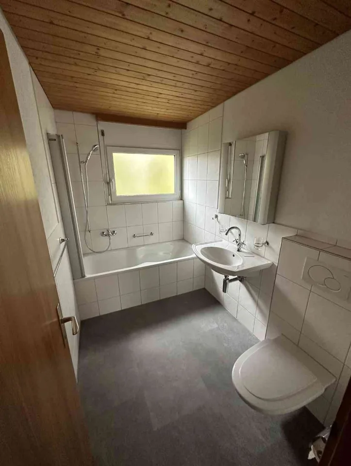 "4.5-Zimmer-Wohnung 80m2 Sonnenterrasse, Pergola traumhafter Aussicht