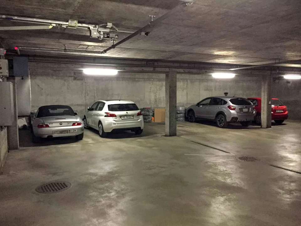 Kopie Großer Auto-Einstellplatz