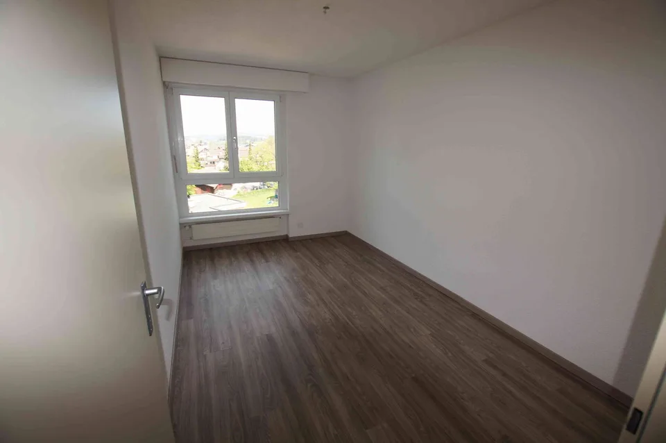 Renovierte 4.5 Zi komplett neue offene Küche