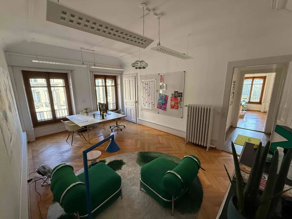 Grand bureau à sous-louer