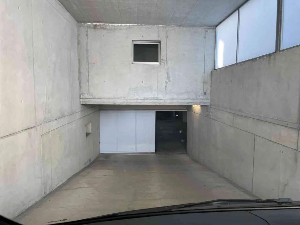Grosse Parkplatz in Tiefgarage zu vermieten