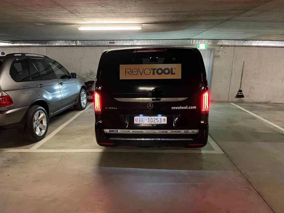 Grosse Parkplatz in Tiefgarage zu vermieten