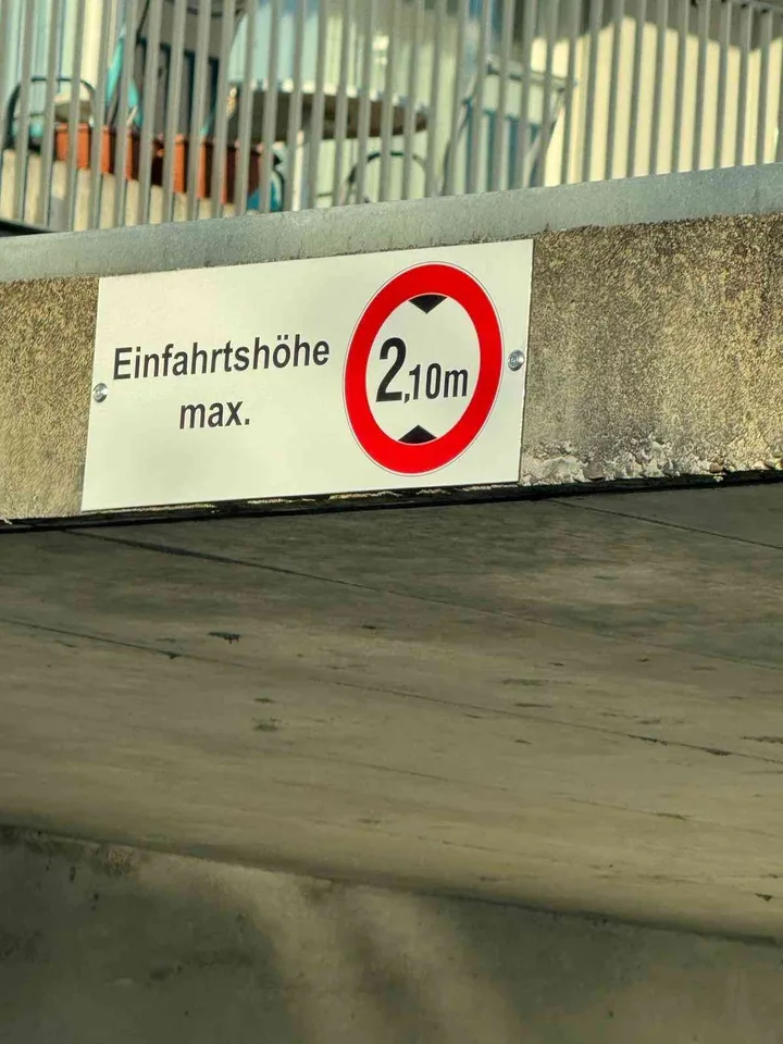 Grosse Parkplatz in Tiefgarage zu vermieten