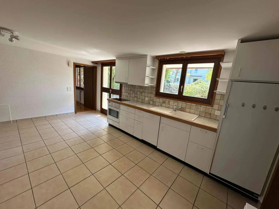 Helle Wohnung 44 m2 mit guter Lage und grosszügige Terrasse 43 m2