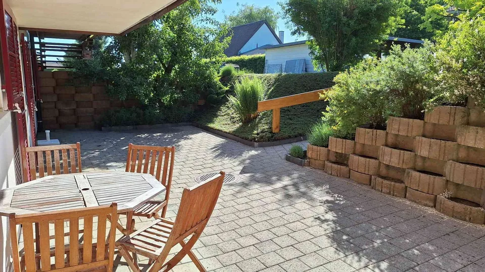 Helle Wohnung 44 m2 mit guter Lage und grosszügige Terrasse 43 m2