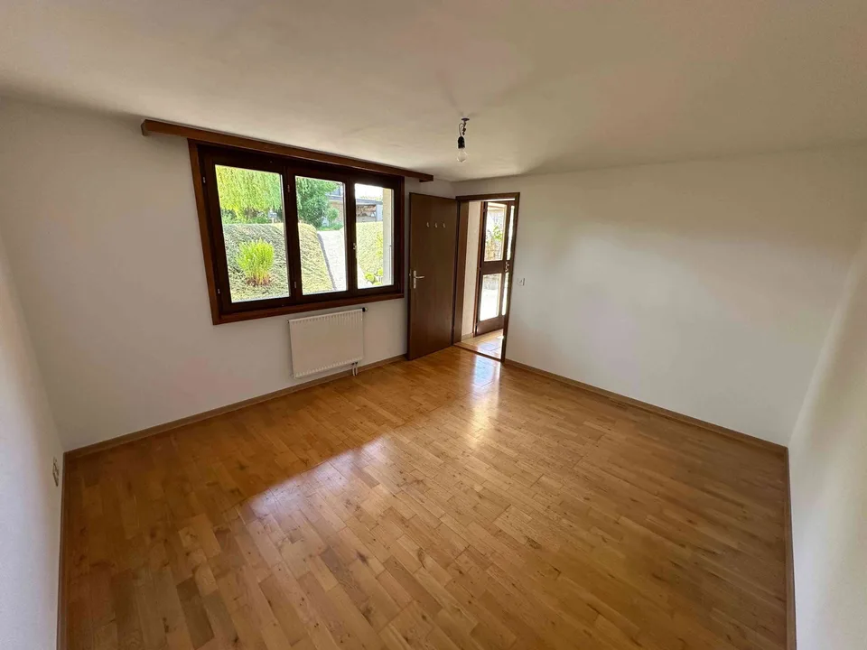 Helle Wohnung 44 m2 mit guter Lage und grosszügige Terrasse 43 m2
